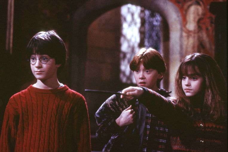 Vanaf links: Daniel Radcliffe, Rupert Grint en Emma Watson in Harry Potter and the Sorcerer’s Stone.  Beeld 
