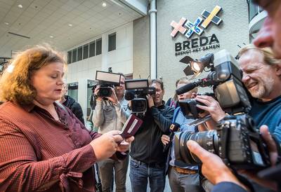 Leonne heeft een jaar een X-paspoort: 
‘Mijn zoon vroeg: wil je opa of oma zijn?’