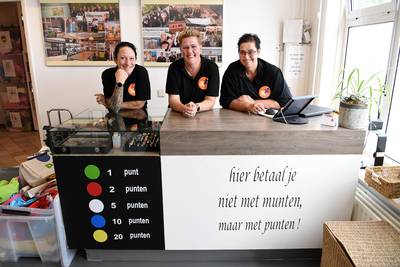 Week na opening stond De Weggeefhoek onder water: ‘Eerst even flink staan janken’