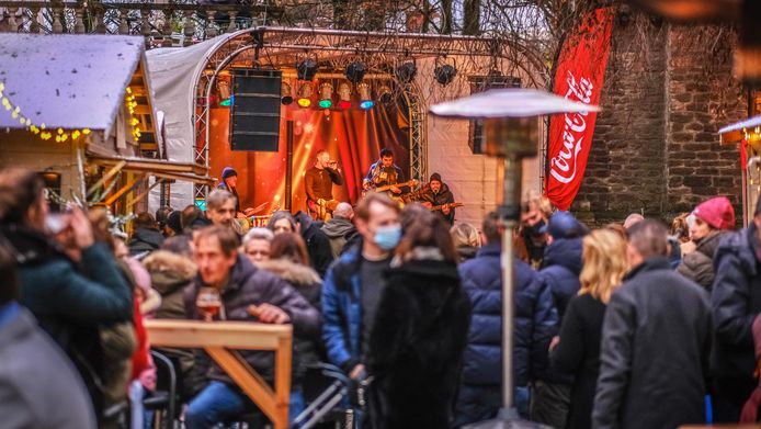 sfeerbeeld van een concert op het Sint-Maartenskerkhofplein