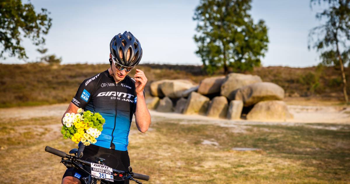 Na Vijftien Uur 52 Hunebedden En Een Klein Lusje Voltooit Gerben Mos Zijn Monstertocht Door Drenthe Kop Van Overijssel Destentor Nl