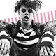 Yungblud: ‘Het is toch niet omdat je een penis hebt, dat je geen jurk mag dragen?’