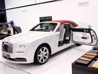 Voor de prijs van een Rolls-Royce Dawn kun je 23 Fiat 500's cabrio kopen. Aan jou de keuze