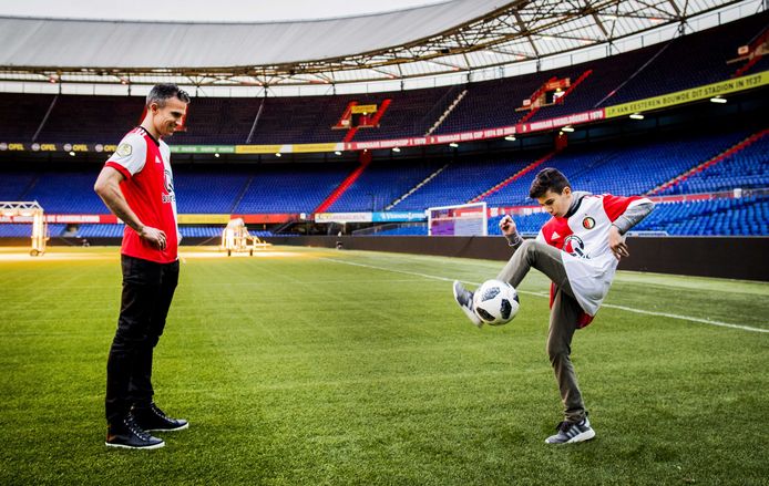 Robin van Persie met zoon Shaqueel in 2018, toen senior terugkeerde bij Feyenoord.