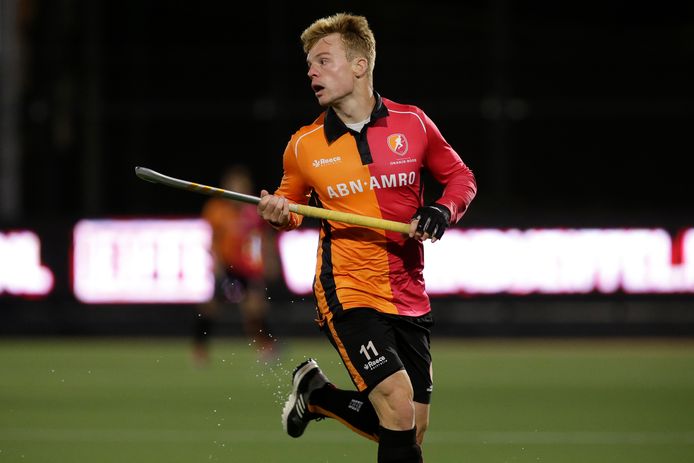 Verdediger Mink van der Weerden van Oranje-Rood