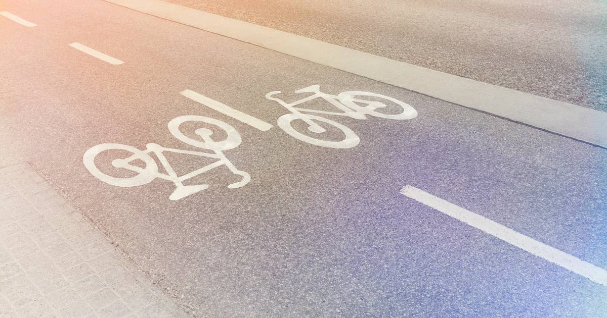 Politie: wielrenners die vielen na aanrijding met auto in Braamt mochten daar niet rijden.