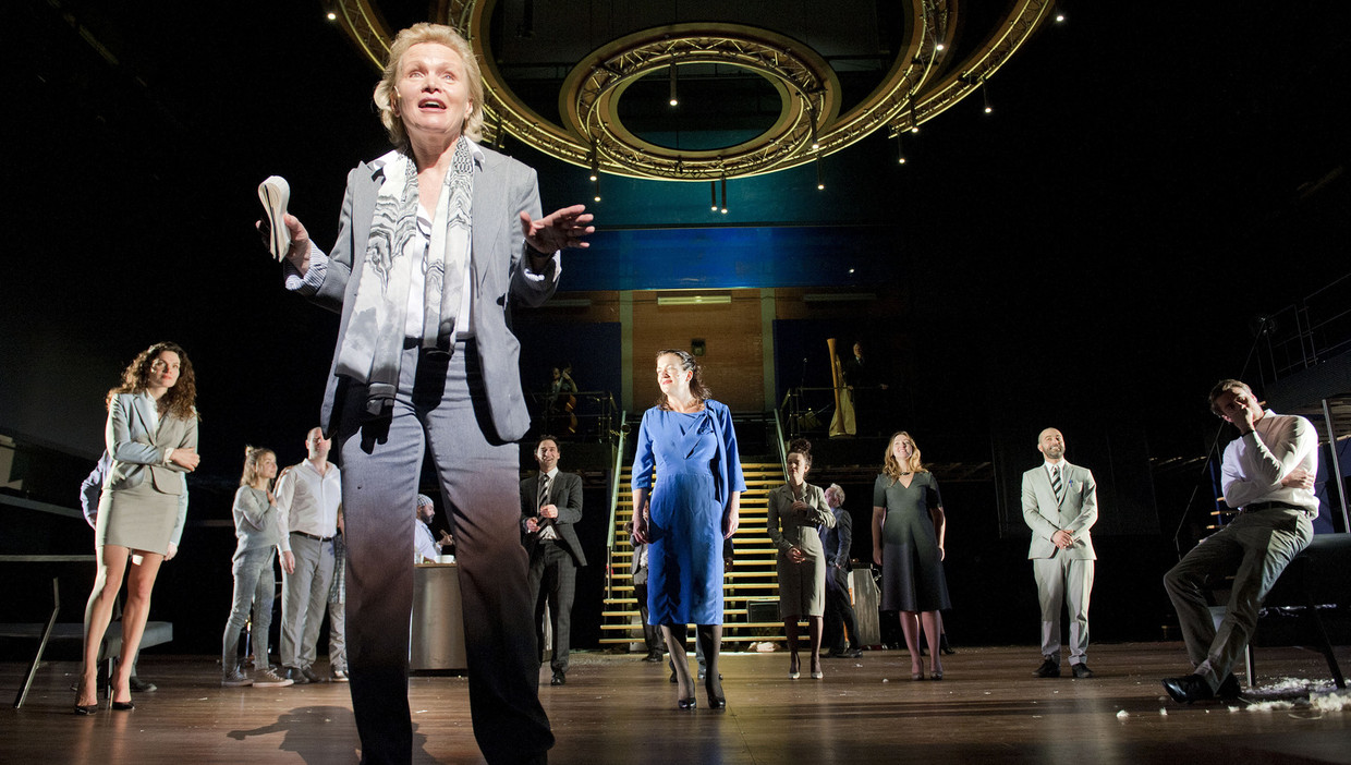 Malou Gorter (in het blauw) is Birgitte, Renée Soutendijk (vooraan) Hanne Holm. Beeld Reyer Boxem