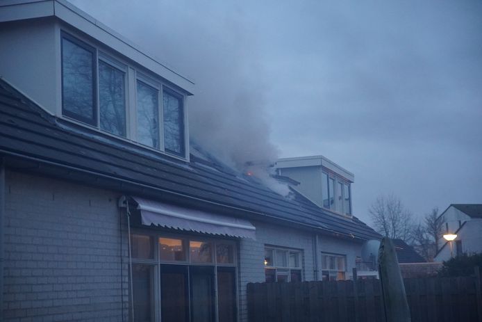 De oorzaak van de brand is nog onbekend.