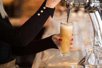 Bier blijft vloeien in ’t Veerhuis: gemeente vraagt drie Gastelse ondernemers als tijdelijke ‘barman