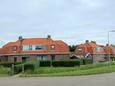 Het Rode Dorp van Geervliet, aan de overkant van de Groene Kruisweg, moet tegen de vlakte.