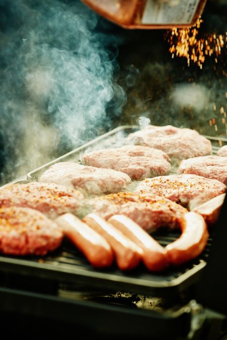 Pourquoi il ne faut surtout pas piquer les saucisses avant de les cuire au barbecue