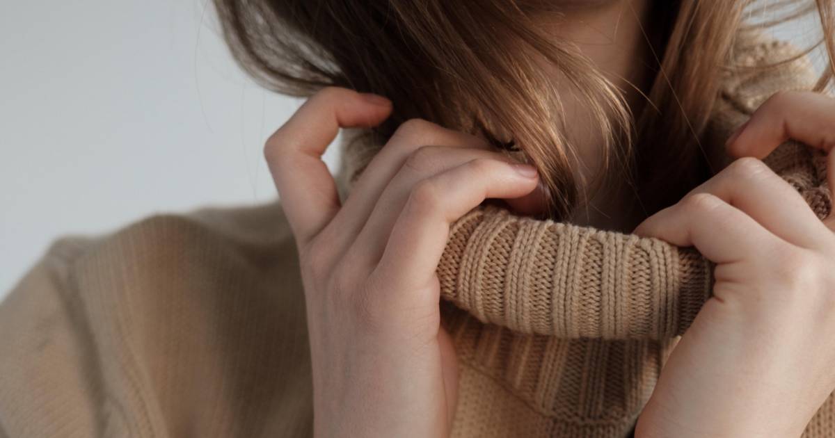 We’ve been wearing turtlenecks wrong our whole lives.  This is what Nina should be