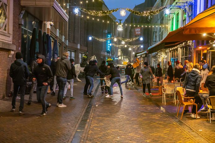 Een korte vechtpartij in de Voorstraat maakte al snel een eind aan de gezellige middag.