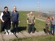 Bezwaarmakers tegen de radartoren: (vlnr.) Sophie Noens, Ronès Wielinga, Jan Hamelink en Ans en Wilbert Burgers in 2021.