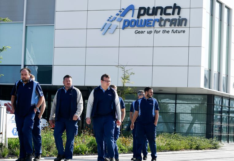 De arbeiders bij autotoeleverancier Punch Powertrain vrezen voor hun toekomst. Beeld Photo News