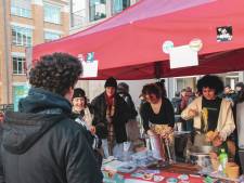 Linkse studenten voeren actie met ‘brugspaghetti’ voor 2 euro: “De universiteit zou meer druk kunnen uitvoeren”