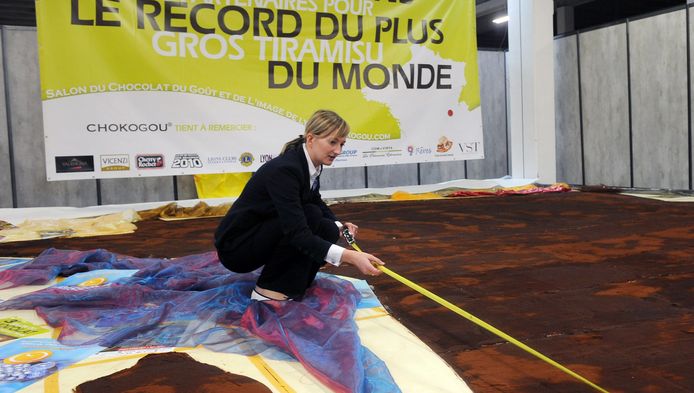 Le précédent record avait été établi par des pâtissiers de Lyon (centre-est de la France) en octobre dernier avec un tiramisu de 1.075 kilos (photo).