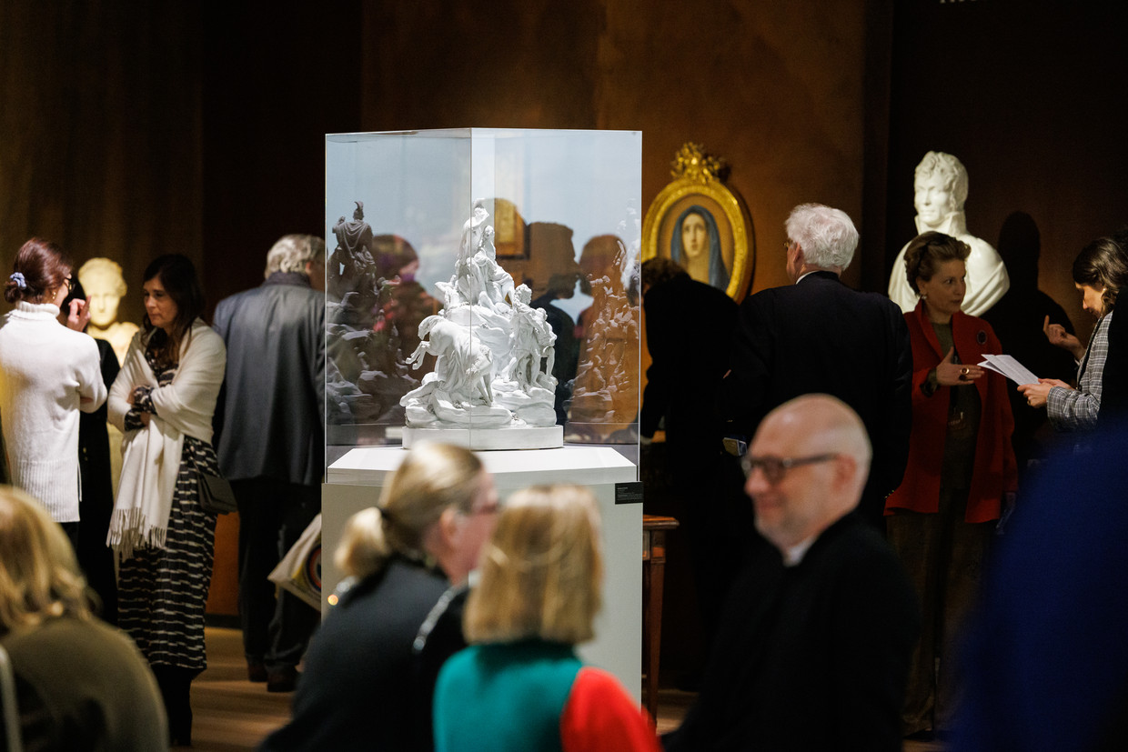 Bezoekers tijdens de opening van de 36ste editie van kunst- en antiekbeurs Tefaf in Maastricht. Beeld Natascha Libbert