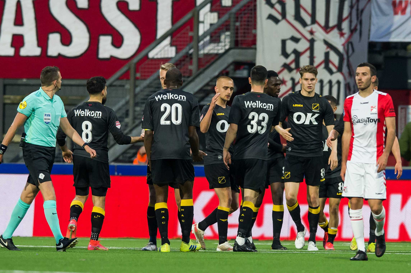 NAC viert de 0-1 bij FC Emmen.