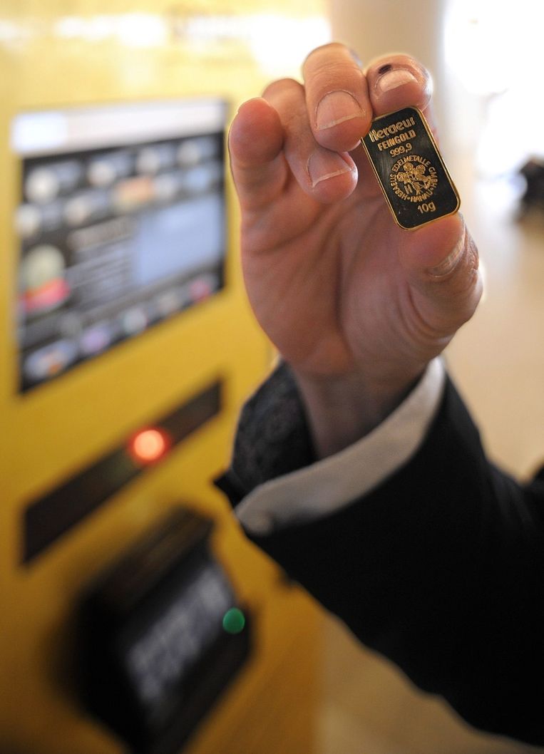 Gold to go, een klein beetje goud uit een automaat, op het vliegveld van Bremen. Foto van augustus vorig jaar. Beeld EPA