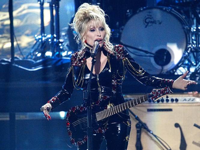 Dolly Parton: “Mijn opa mishandelde mij om hoe ik me kleedde”