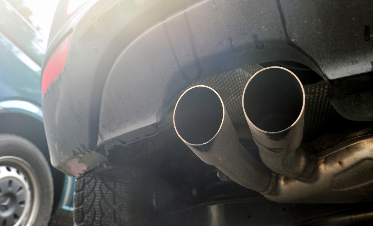 Duitse autofabrikanten lieten tussen 2012 en 2015 in Aken verschillende gezonde proefpersonen stikstofdioxide inademen.  Beeld AP