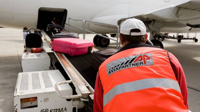 Spontane actie bij bagageafhandelaar Aviapartner voorbij: “Maar als beloftes van directie niet op papier gezet én nagekomen worden, gaat de boel opnieuw plat”