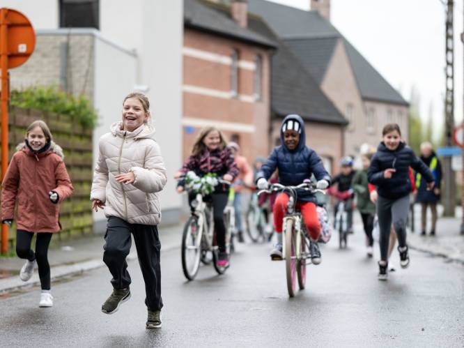 IN BEELD. Leerlingen Bellewij fietsen en lopen voor het goede doel