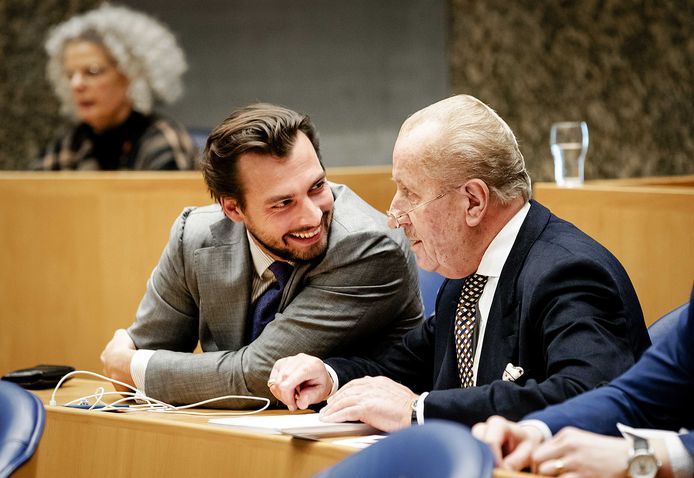 Thierry Baudet (FVD) en Theo Hiddema tijdens het wekelijkse vragenuur in de Tweede Kamer.