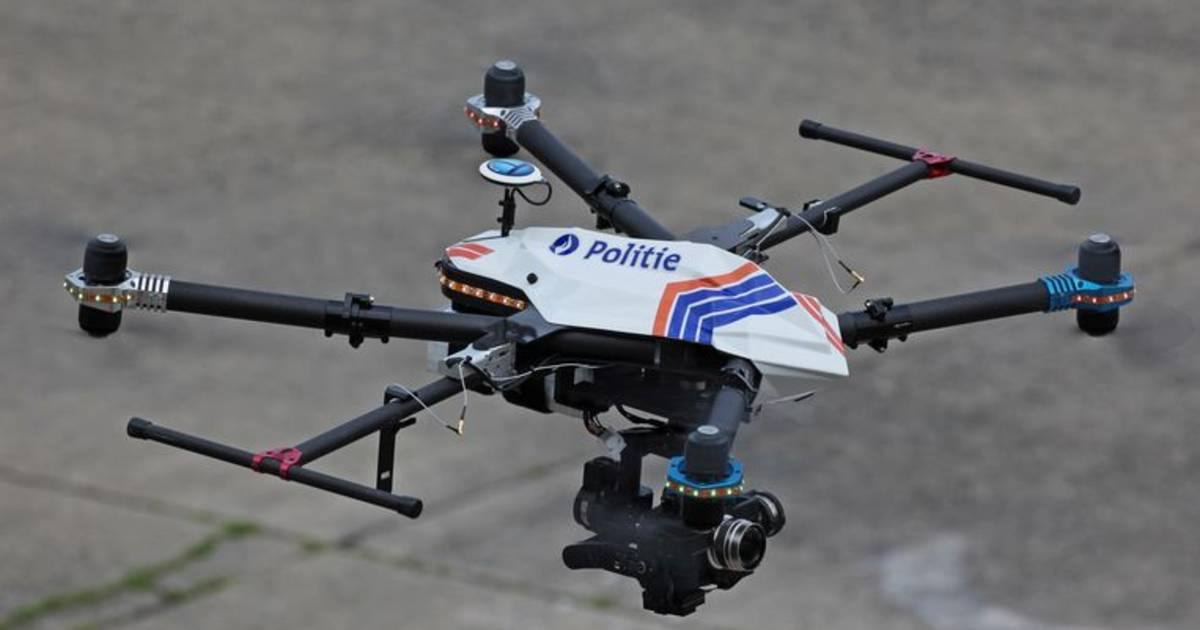 Knikken kleding stof Oeps Politie reageert na commotie over controles met drones op oudjaar: “We doen  dit al negen jaar” | Genk | hln.be