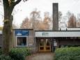 Het gebouw van 't Oldhof is gedateerd en al jaren aan nieuwbouw toe, zegt de medezeggenschapsraad.