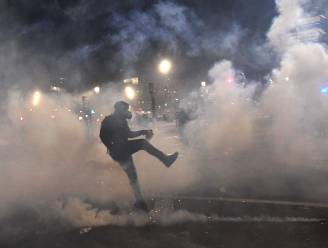 Protest tegen politiegeweld loopt uit de hand in Parijs: ordediensten zetten traangas in