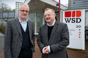 Eric van den Broek (rechts) op bezoek bij Jan Simons van de WSD. Van den Broek maakte zich hard voor de zwakkeren in de samenleving.
