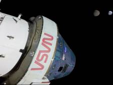 Nieuw ruimteschip Orion keert terug op aarde na proefvlucht naar de maan