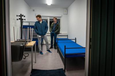 Elst klaar voor de noodopvang: veel vrijwilligers en gulle gevers bij ‘open huis’