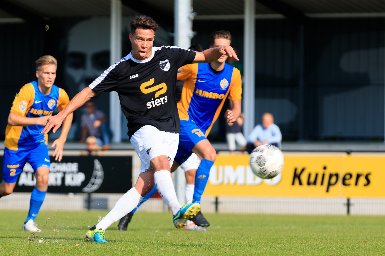 Mart Schepers mist namens Quick'20 een strafschop tegen Blauw Geel.