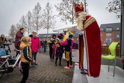 Woede bij Sinterklaasclubs over drive through in Elst. ‘Wij mochten niks, zij wel’