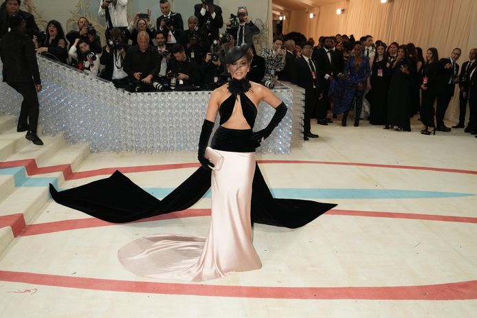 Jennifer Lopez op het Met Gala 2023 - Karl Lagerfeld: A Line Of Beauty.