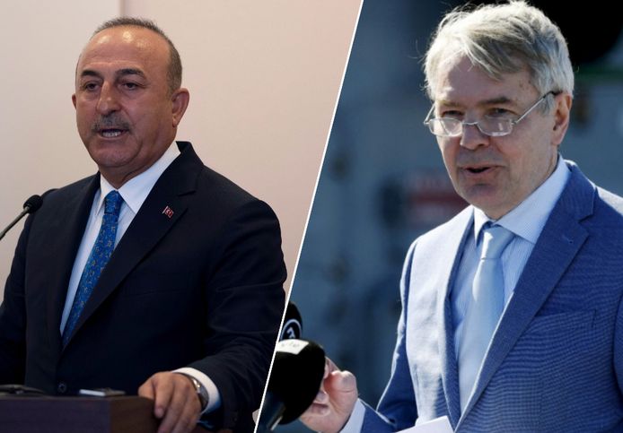 De Turkse minister van Buitenlandse Zaken Mevlut Cavusoglu (links) en Finse minister van Buitenlandse Zaken Pekka Haavisto (rechts) zullen samen met de Zweesde minister van Buitenlandse zaken zullen nog deze maand opnieuw bijeenkomen om te praten over de uitbreiding van de NAVO