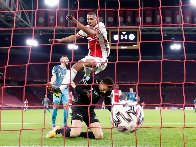 Tien op een rij: Ajax dankzij Haller na één helft klaar met Sparta