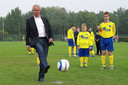 Willy van der Kuijlen in actie bij een toernooi bij de Helmondse voetbalclub MULO, een fotoherinnering van Wim van den Broek.