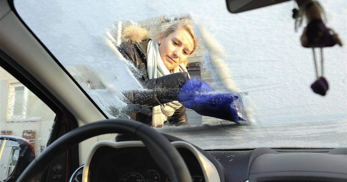 Sunscreen trick and other ways to quickly remove ice from your car |  car