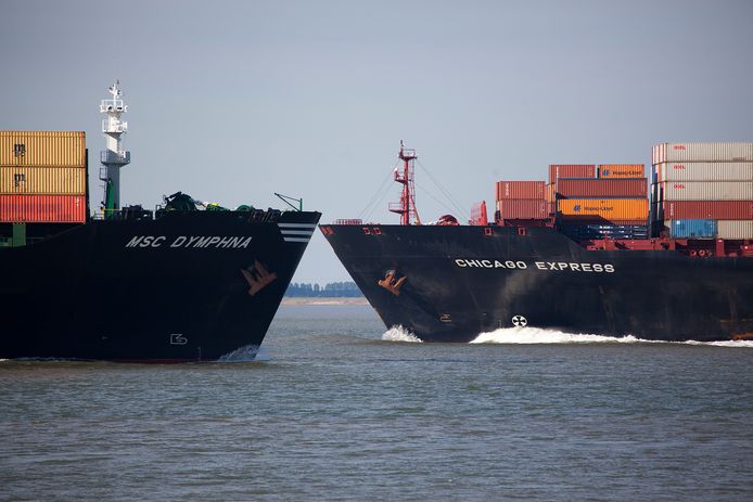 Soms gaat het maar net goed op de altijd druk bevaren Westerschelde. (archieffoto)