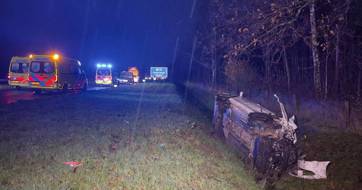 Vier gewonden bij ernstig ongeval op A1 bij Deurningen.