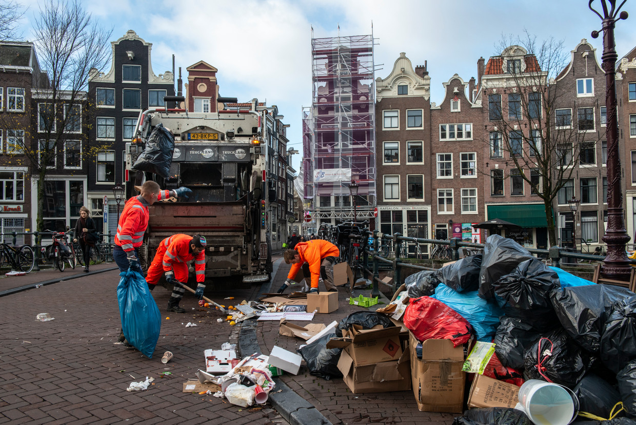 privacy Commotie Dronken worden Amsterdammers laten het afweten bij afvalscheiding | Het Parool
