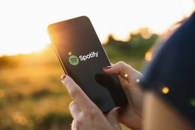 Spotify maakt opnieuw winst, prijsverhogingen jagen klanten niet weg