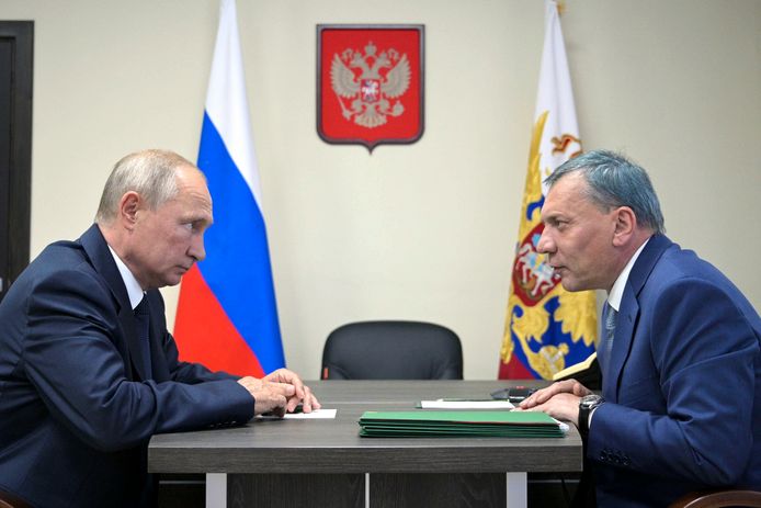 Russische President Vladimir Putin (links) en Yuri Borisov, de nieuwe topman van Roscosmos en opvolger van Rogozine (rechts).