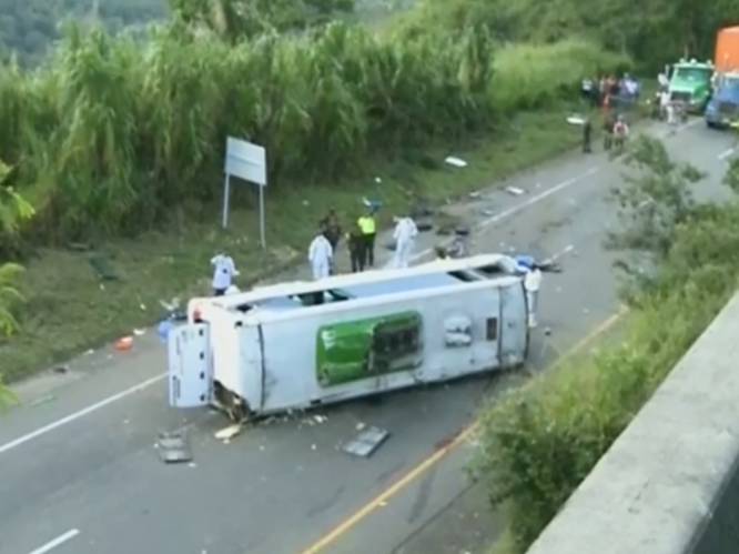 VIDEO. Zeker 13 doden nadat bus vol basketbalspelers crasht in Colombia