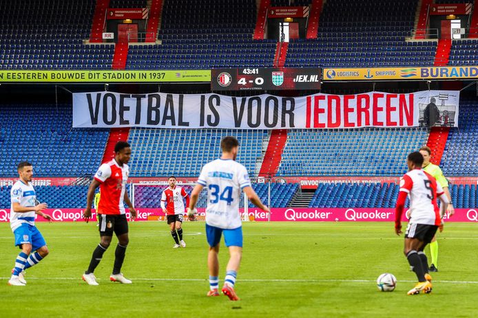 Feyenoord - PEC Zwolle werd afgelopen zondag vanwege de coronarestricties in een lege Kuip gespeeld, zoals alle stadions in Nederland voorlopig nog gesloten zullen blijven.