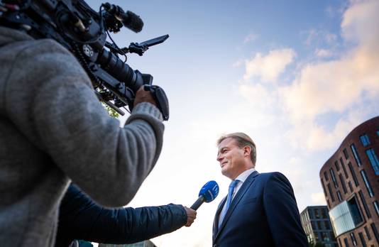 Omtzigt (NSC) arriveert voor het verkiezingsdebat van de College Tour.